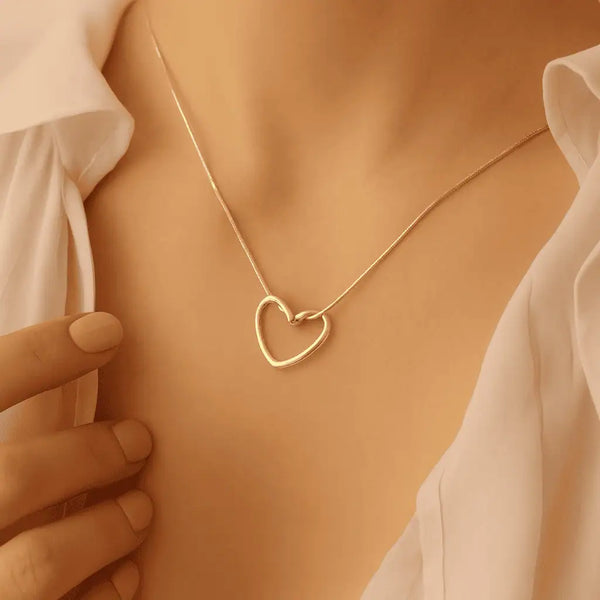 Trendy Open Heart Necklace – Anti‑Tarnish