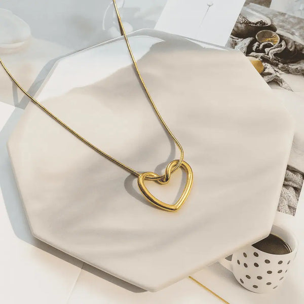 Trendy Open Heart Necklace – Anti‑Tarnish