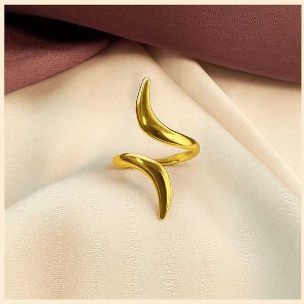 Twist Flow Adjustable Golden Ring